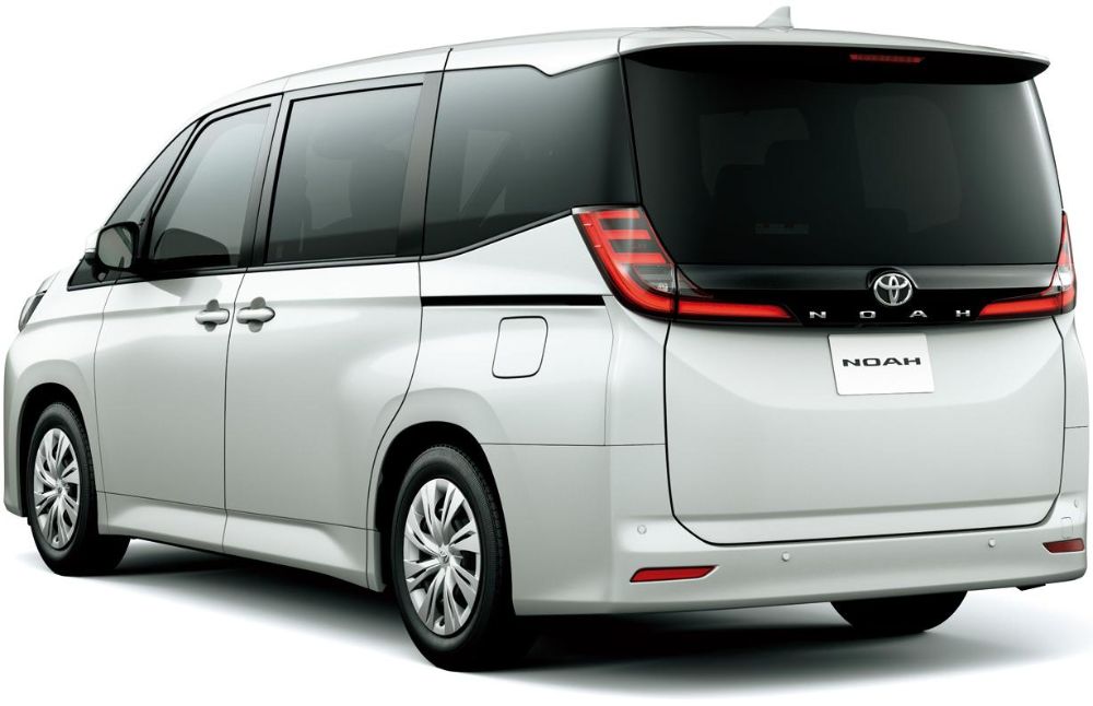 New Toyota Noah photo: Back view image